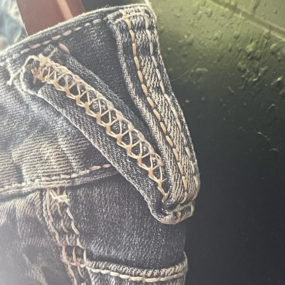 Amethyst capris Jeans ~ Size 14, distressed, rolled leg hem - Picture 10 of 14